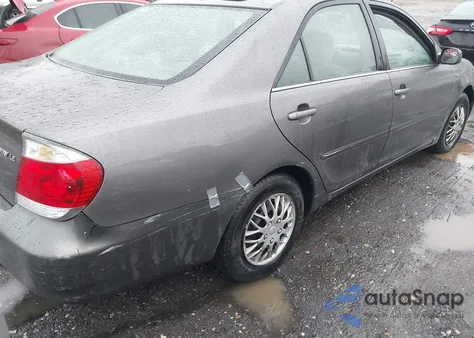 2005 Toyota Camry Le/Se/Std/Xle z USA, uszkodzony, nr VIN 4T1BE32K55U545469